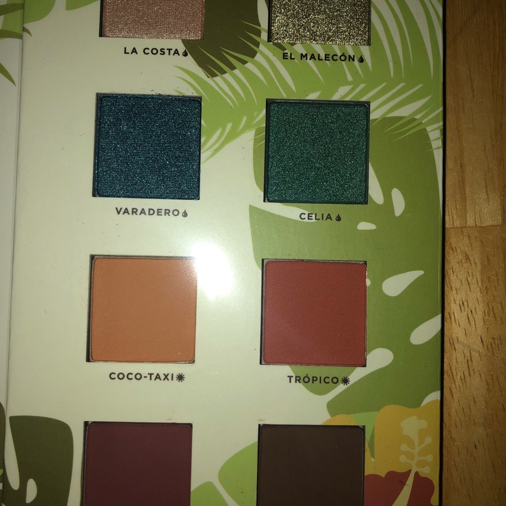 ALAMAR REINA DEL CARIBE eyeshadow palette